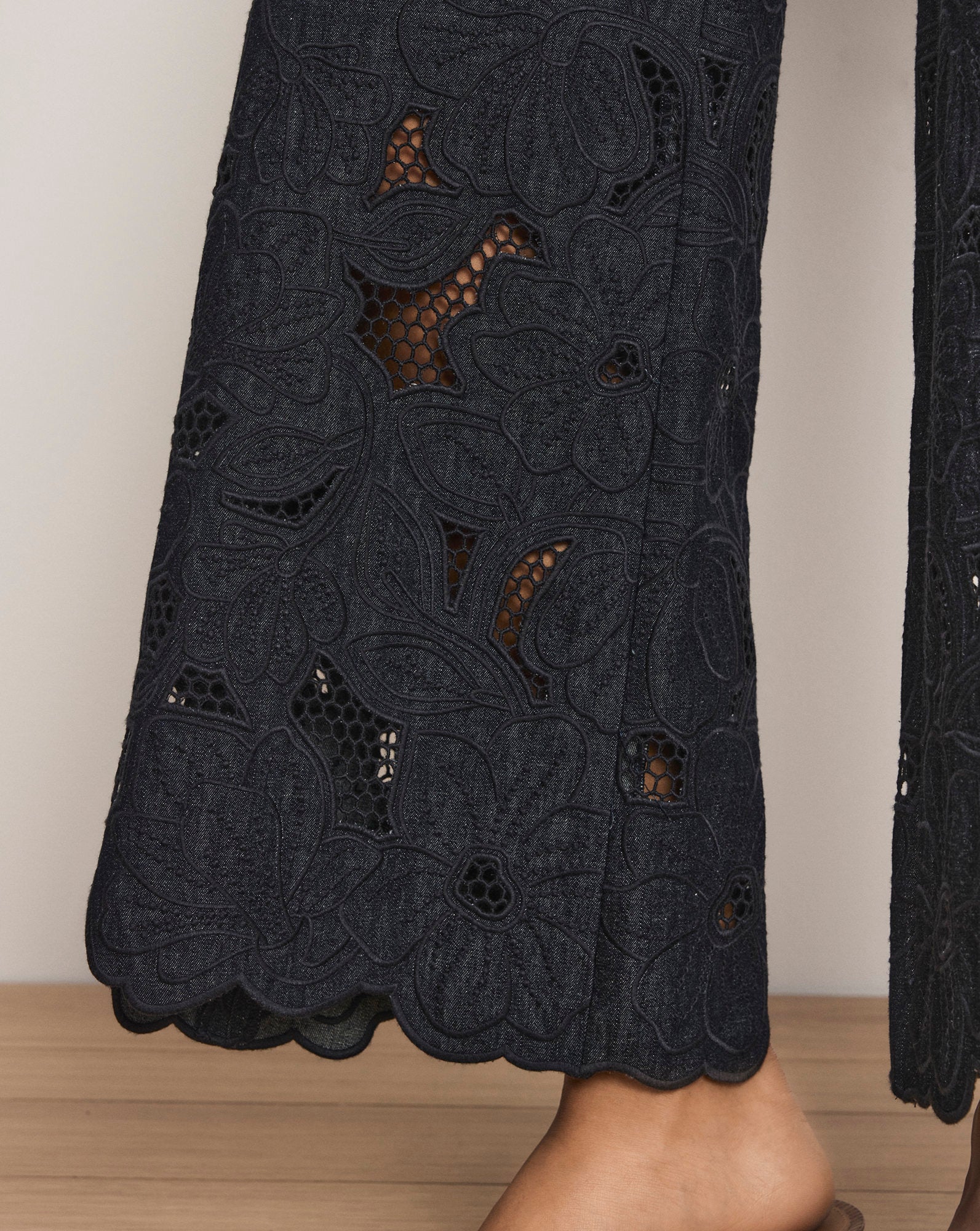 Veronica Beard Osborne Wide-Leg Eyelet Pant - Indigo Rinse
