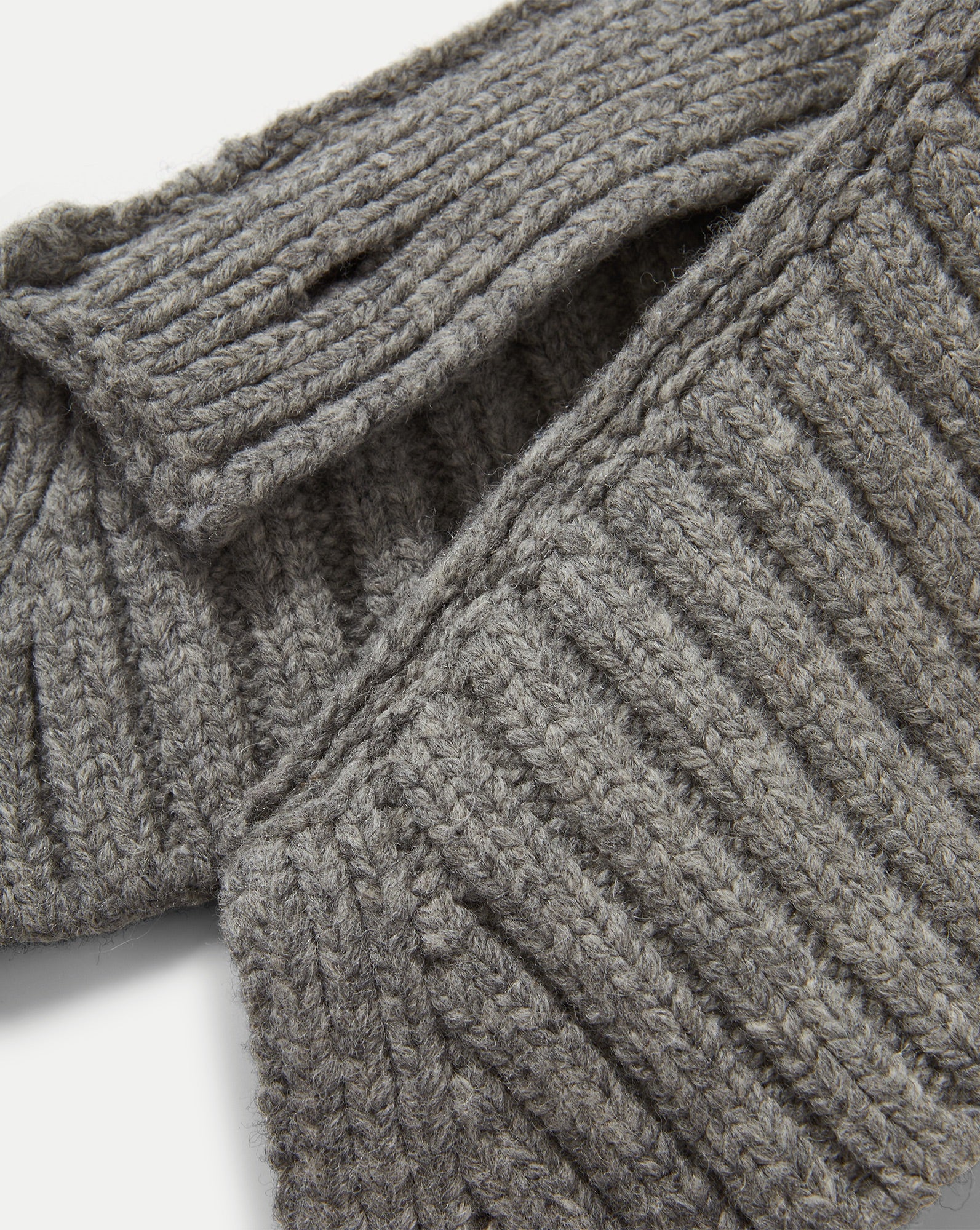 Veronica Beard Gray ribbed knit scarf
