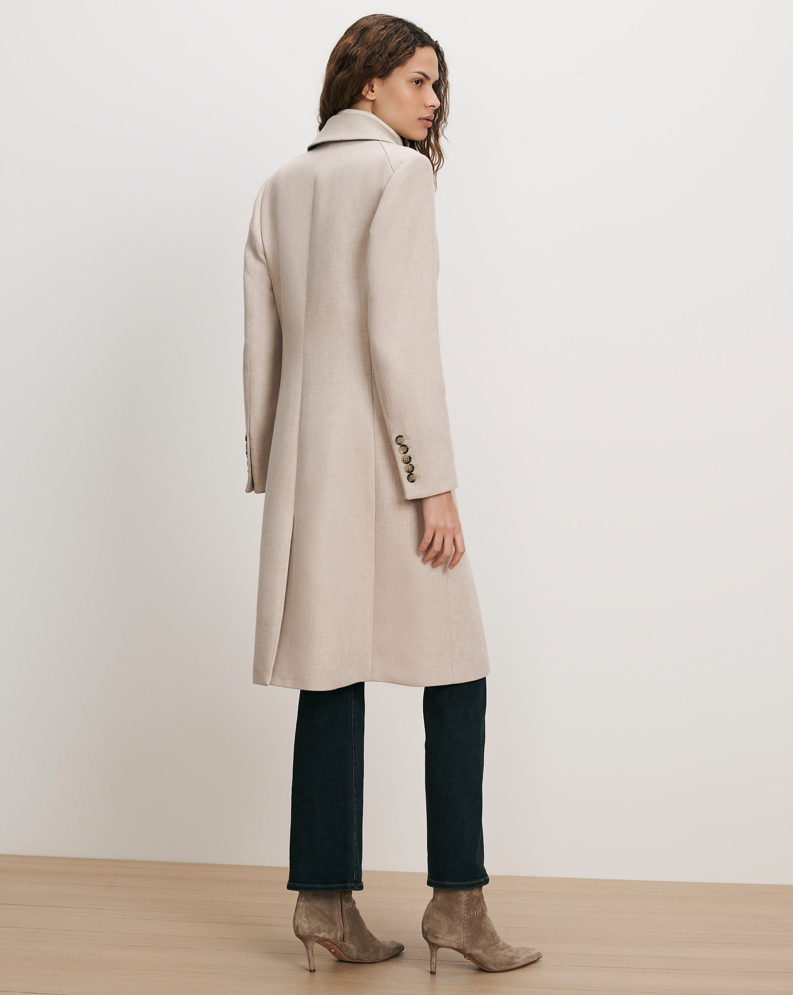 Veronica Beard Beige wool coat, single-breasted, with buttoned cuffs.