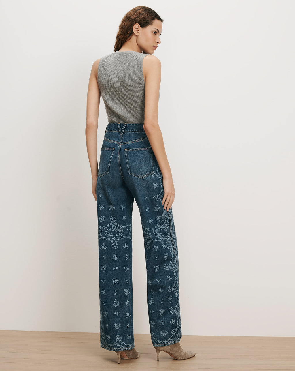 Veronica Beard Gray ribbed tank top, blue paisley wide-leg jeans.