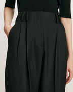 Veronica Beard Black pleated trousers with side pockets.