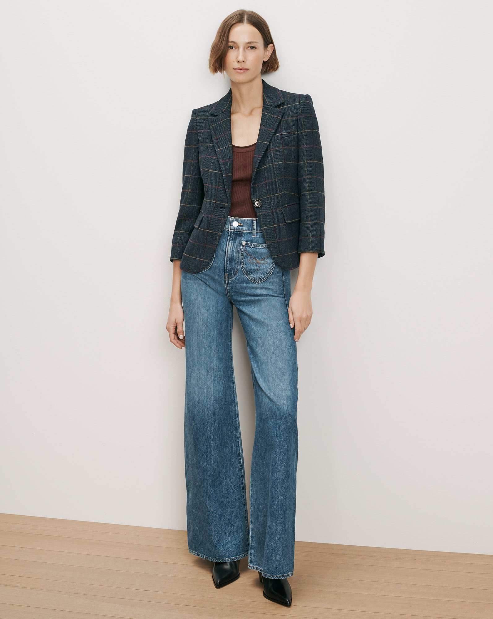 Veronica Beard Plaid blazer, brown tank top, and wide-leg jeans.