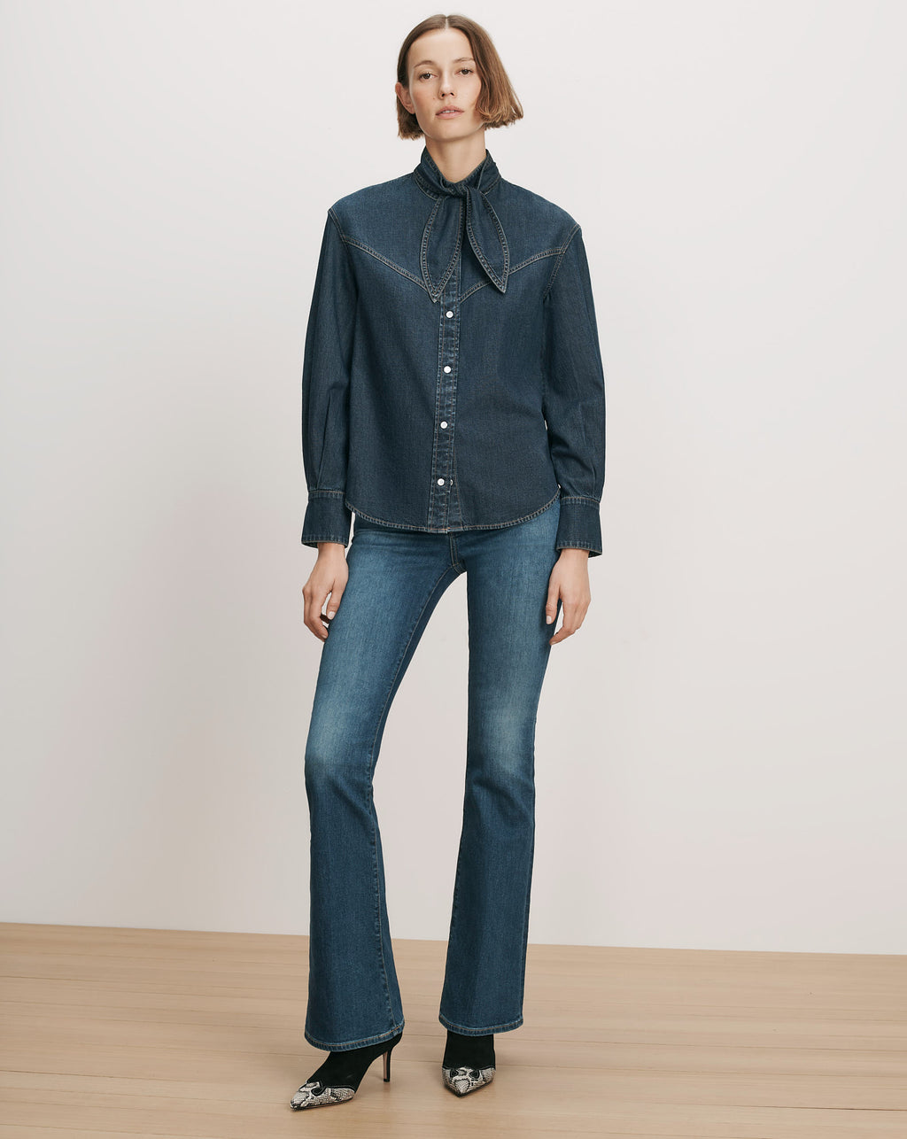 Veronica Beard Denim shirt and jeans with a necktie.