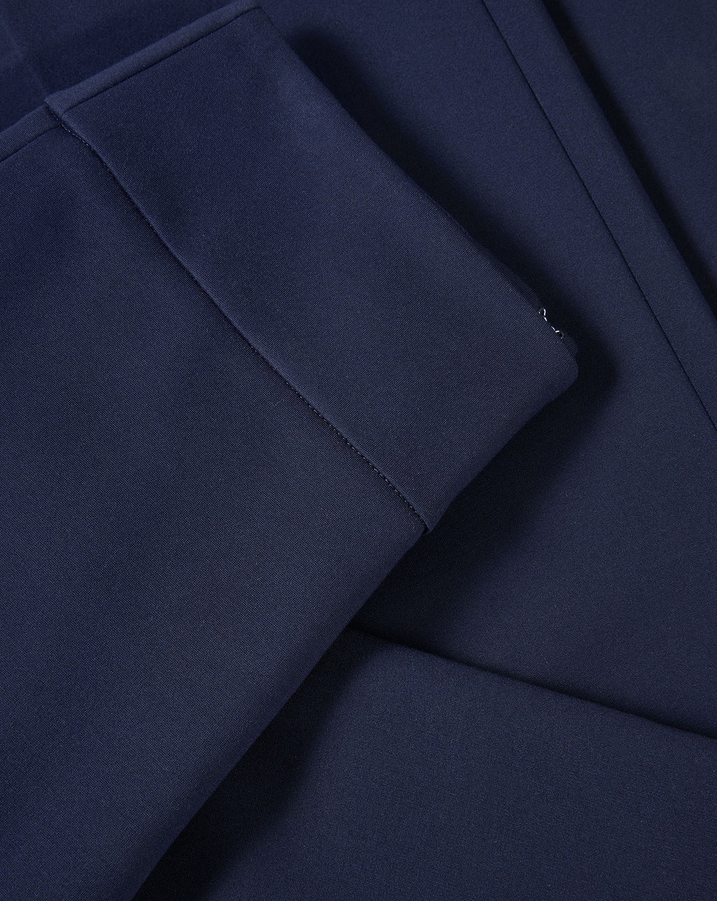 Veronica Beard Navy blue tailored pants with piped hem.