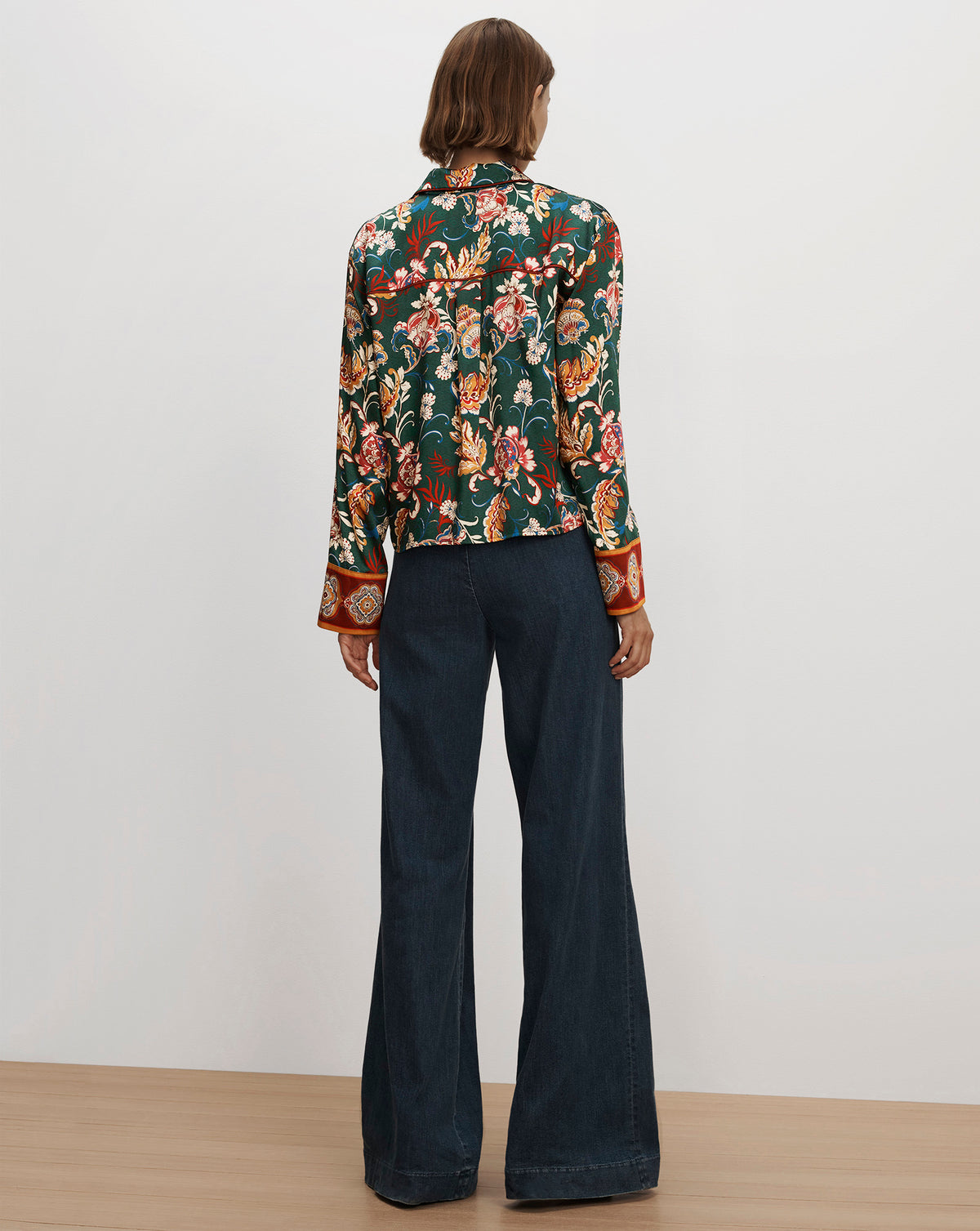 Veronica Beard Green floral print patterned silk long sleeve blouse.