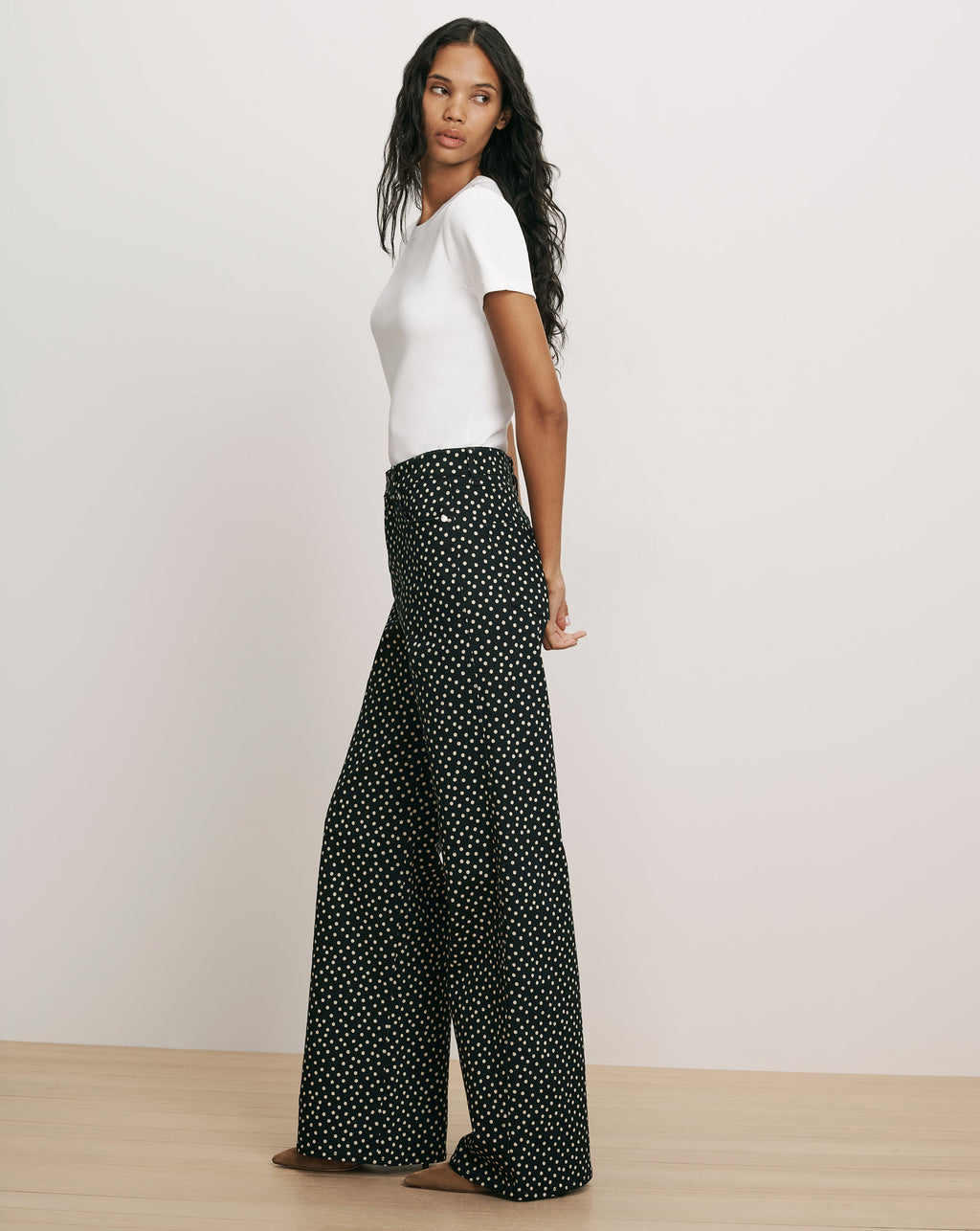 Veronica Beard White short-sleeve t-shirt and black polka-dot wide-leg pants.