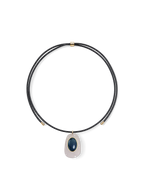 Collier pendentif en cuir noir