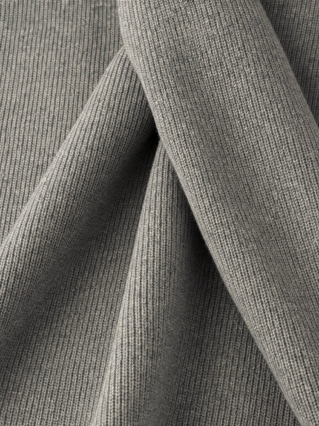 Veronica Beard Grey knitted ribbed fabric texture product.