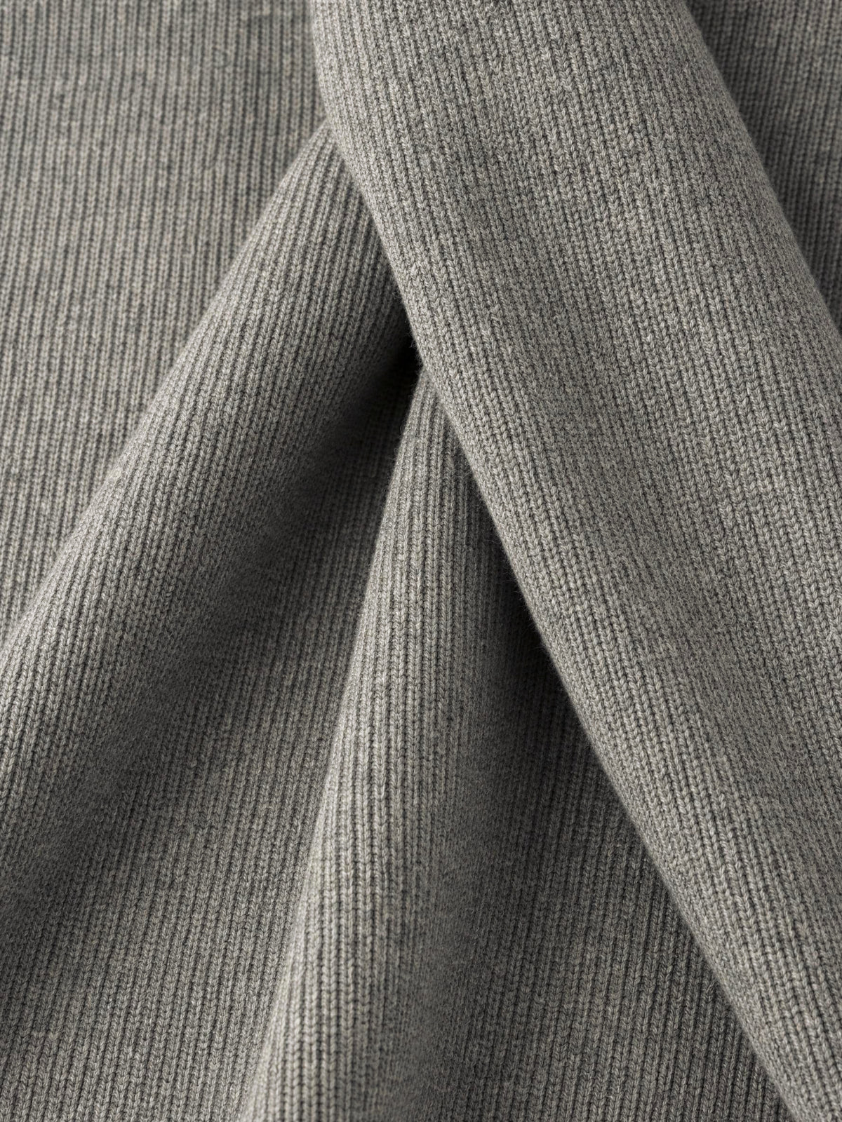 Veronica Beard Grey knitted ribbed fabric texture product.