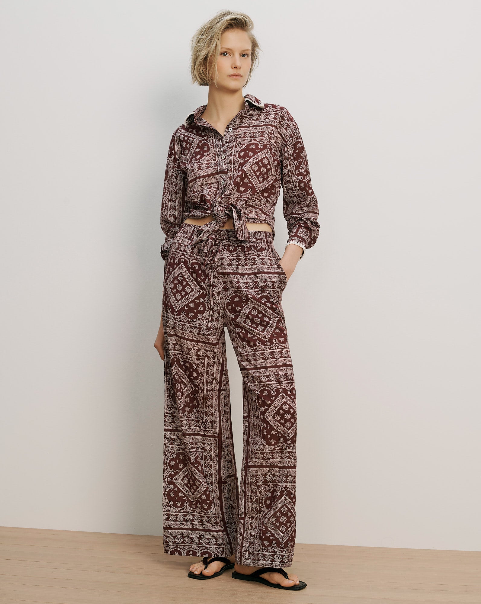 Veronica Beard Brown patterned wide-leg pants.